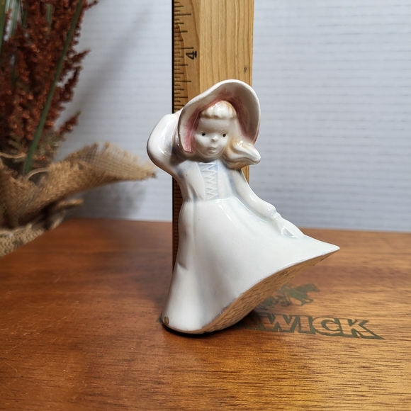 Vintage Ceramic Girl in the Wind Figurine - Picture 13 of 16